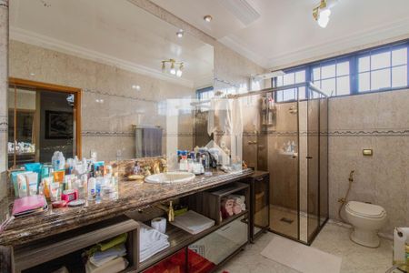 Casa à venda com 350m², 3 quartos e 3 vagasBanheiro da Suíte