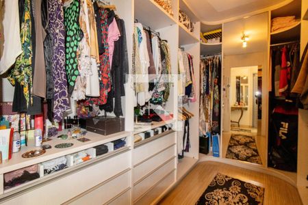 Casa à venda com 350m², 3 quartos e 3 vagasCloset da Suíte