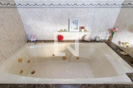 Casa à venda com 350m², 3 quartos e 3 vagasBanheiro da Suíte