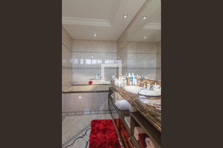 Casa à venda com 350m², 3 quartos e 3 vagasBanheiro da Suíte