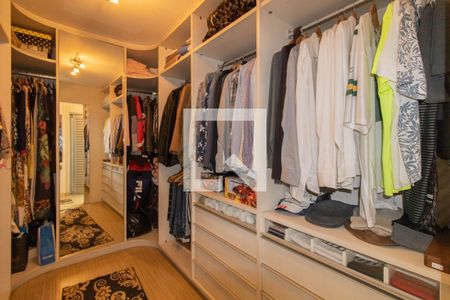 Casa à venda com 350m², 3 quartos e 3 vagasCloset da Suíte