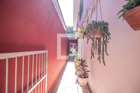 Casa à venda com 170m², 4 quartos e 2 vagasCorredor Externo 