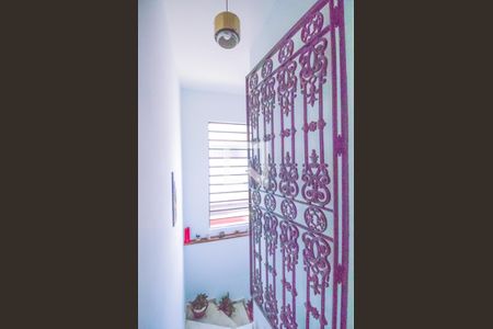 Casa à venda com 170m², 4 quartos e 2 vagasEscada