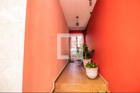 Casa à venda com 170m², 4 quartos e 2 vagasCorredor Externo - Entrada