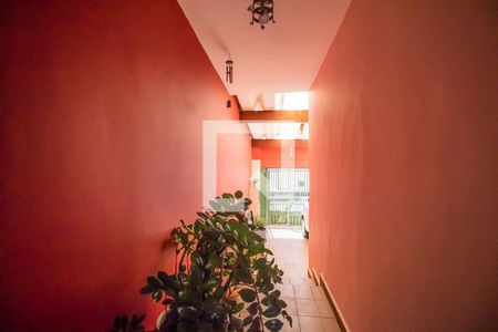 Casa à venda com 170m², 4 quartos e 2 vagasCorredor Externo - Entrada