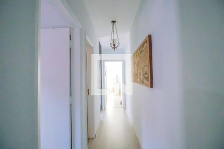 Casa à venda com 170m², 4 quartos e 2 vagasCorredor