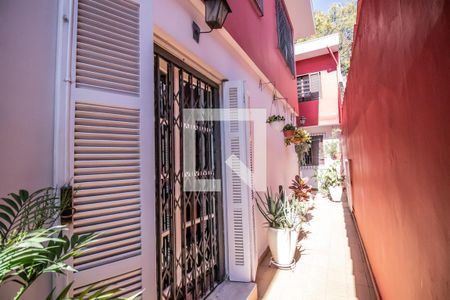 Casa à venda com 170m², 4 quartos e 2 vagasCorredor Externo 