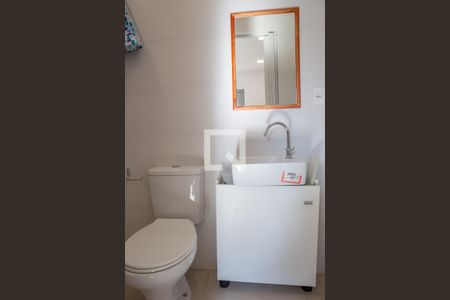 Banheiro de kitnet/studio para alugar com 1 quarto, 13m² em Perdizes, São Paulo
