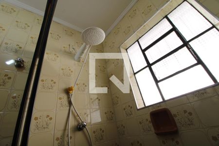 Casa à venda com 91m², 2 quartos e 2 vagasChuveiro banheiro da suíte 2