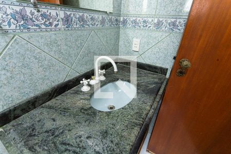 Casa à venda com 300m², 3 quartos e 2 vagasPia do Banheiro da Suíte