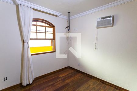 Suíte de casa à venda com 3 quartos, 300m² em São Marcos, Belo Horizonte