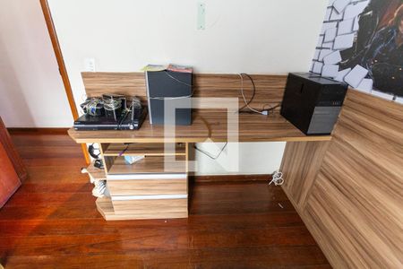 Casa à venda com 300m², 3 quartos e 2 vagasMesa de Escritório do Quarto 2