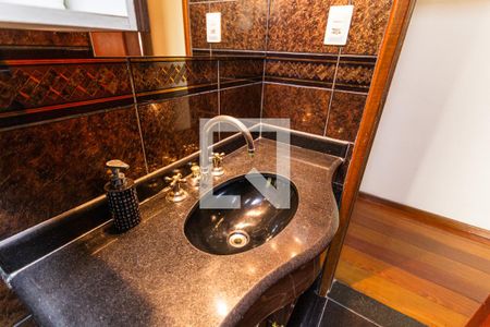 Casa à venda com 300m², 3 quartos e 2 vagasPia do Banheiro Social