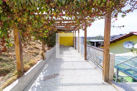 Casa à venda com 300m², 3 quartos e 2 vagasQuintal