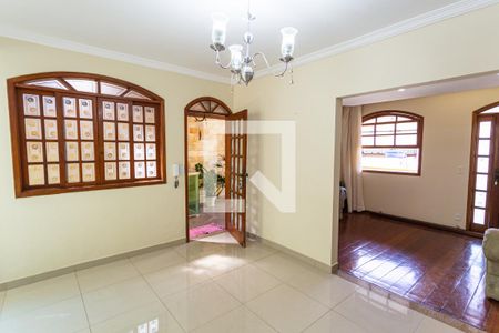 Casa à venda com 300m², 3 quartos e 2 vagasCopa