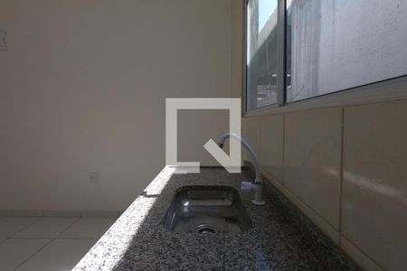 Sala /Cozinha de kitnet/studio para alugar com 1 quarto, 30m² em Jardim Santo Antonio, São Paulo