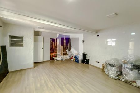 Casa à venda com 240m², 4 quartos e 2 vagas Casa à venda com 240m², 4 quartos e 2 vagasGaragem