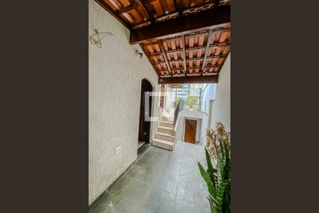 Casa à venda com 240m², 4 quartos e 2 vagas Casa à venda com 240m², 4 quartos e 2 vagasHall de entrada