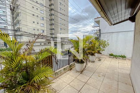 Casa à venda com 240m², 4 quartos e 2 vagas Casa à venda com 240m², 4 quartos e 2 vagasVaranda