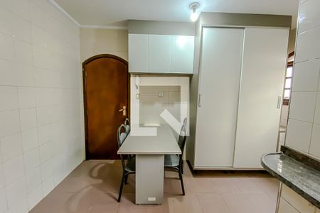 Casa à venda com 240m², 4 quartos e 2 vagas Casa à venda com 240m², 4 quartos e 2 vagasCozinha
