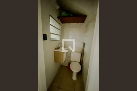 Casa à venda com 240m², 4 quartos e 2 vagas Casa à venda com 240m², 4 quartos e 2 vagasBanheiro garagem