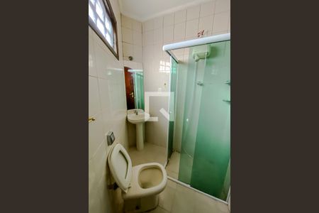Casa à venda com 240m², 4 quartos e 2 vagas Casa à venda com 240m², 4 quartos e 2 vagasBanheiro da Suite 2