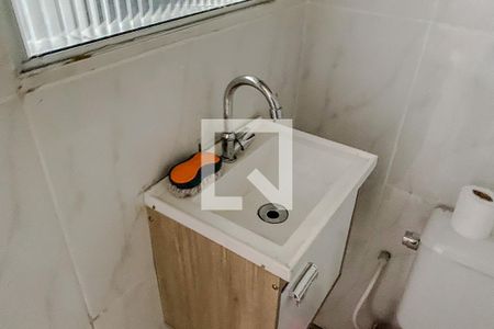 Casa à venda com 240m², 4 quartos e 2 vagas Casa à venda com 240m², 4 quartos e 2 vagasBanheiro garagem