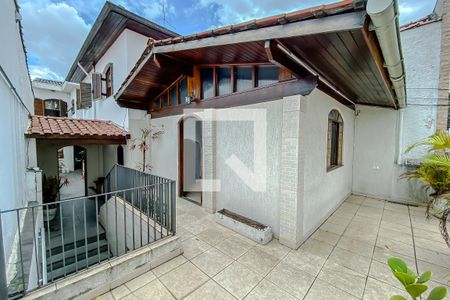 Casa à venda com 240m², 4 quartos e 2 vagas Casa à venda com 240m², 4 quartos e 2 vagasVaranda