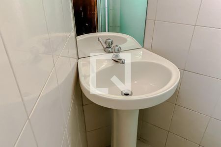 Casa à venda com 240m², 4 quartos e 2 vagas Casa à venda com 240m², 4 quartos e 2 vagasDetalhe Banheiro da Suite 2