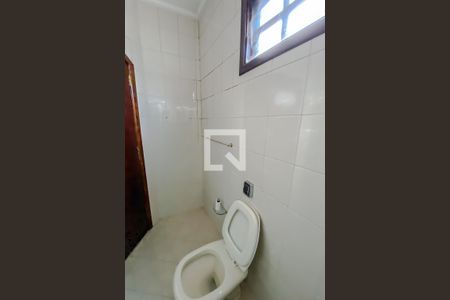 Casa à venda com 240m², 4 quartos e 2 vagas Casa à venda com 240m², 4 quartos e 2 vagasBanheiro da Suite 2