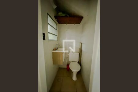 Casa à venda com 240m², 4 quartos e 2 vagas Casa à venda com 240m², 4 quartos e 2 vagasBanheiro garagem