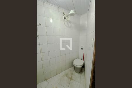 Casa à venda com 240m², 4 quartos e 2 vagas Casa à venda com 240m², 4 quartos e 2 vagasBanheiro quarto de serviço