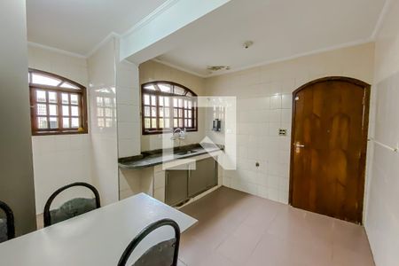 Casa à venda com 240m², 4 quartos e 2 vagas