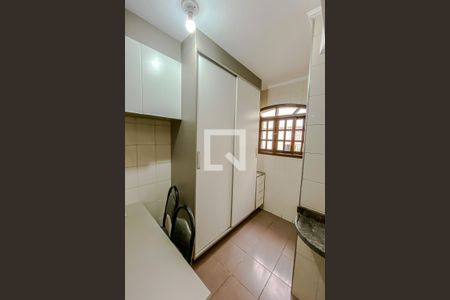 Casa à venda com 240m², 4 quartos e 2 vagas Casa à venda com 240m², 4 quartos e 2 vagasCozinha