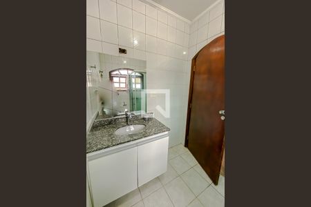 Casa à venda com 240m², 4 quartos e 2 vagas Casa à venda com 240m², 4 quartos e 2 vagasBanheiro da Suite