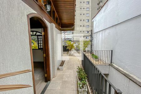 Casa à venda com 240m², 4 quartos e 2 vagas Casa à venda com 240m², 4 quartos e 2 vagasVaranda
