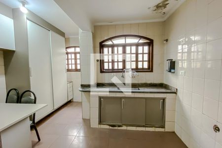 Casa à venda com 240m², 4 quartos e 2 vagas Casa à venda com 240m², 4 quartos e 2 vagasCozinha