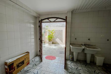Casa à venda com 240m², 4 quartos e 2 vagas Casa à venda com 240m², 4 quartos e 2 vagasLavanderia