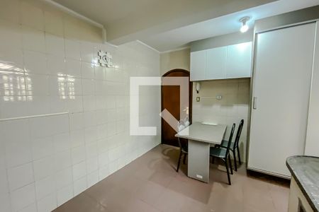 Casa à venda com 240m², 4 quartos e 2 vagas Casa à venda com 240m², 4 quartos e 2 vagasCozinha