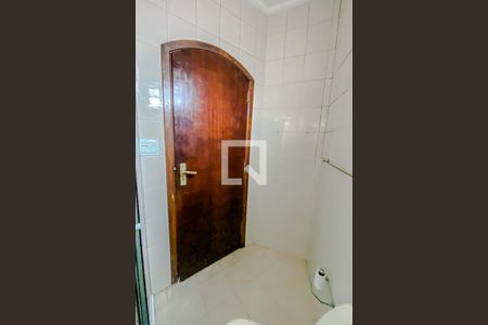 Casa à venda com 240m², 4 quartos e 2 vagas Casa à venda com 240m², 4 quartos e 2 vagasBanheiro da Suite 2
