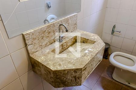Casa à venda com 240m², 4 quartos e 2 vagas Casa à venda com 240m², 4 quartos e 2 vagasLavabo