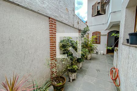 Casa à venda com 240m², 4 quartos e 2 vagas Casa à venda com 240m², 4 quartos e 2 vagasQuintal