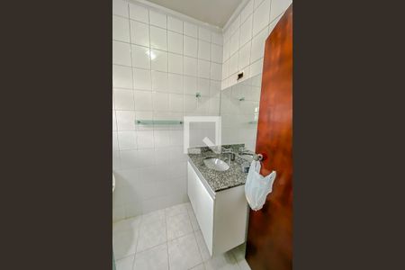 Casa à venda com 240m², 4 quartos e 2 vagas Casa à venda com 240m², 4 quartos e 2 vagasBanheiro da Suite