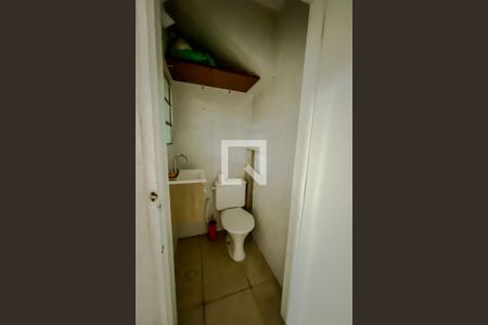 Casa à venda com 240m², 4 quartos e 2 vagas Casa à venda com 240m², 4 quartos e 2 vagasBanheiro garagem