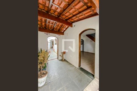 Casa à venda com 240m², 4 quartos e 2 vagas Casa à venda com 240m², 4 quartos e 2 vagasHall de entrada
