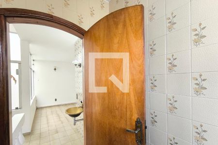 Casa à venda com 259m², 3 quartos e 3 vagas Casa à venda com 259m², 3 quartos e 3 vagasBanheiro 2