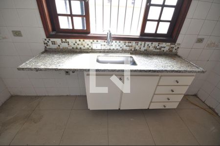 Casa para alugar com 130m², 2 quartos e 2 vagasCozinha