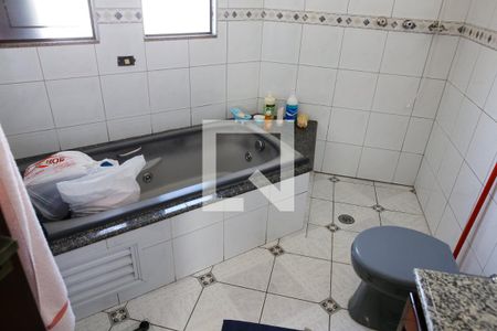 Casa à venda com 220m², 3 quartos e 4 vagasBanheiro da Suite