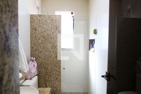 Casa à venda com 220m², 3 quartos e 4 vagasBanheiro social