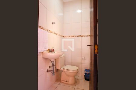 Casa à venda com 220m², 3 quartos e 4 vagasBanheiro de Servico